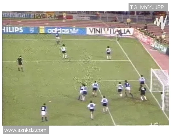 一号足球明星的传奇之路与辉煌成就全景回顾