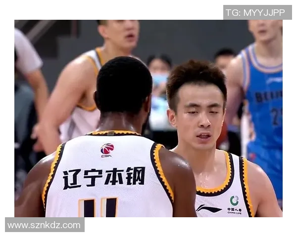 深圳篮球队在邀请赛中以80分领跑积分榜展现强劲实力 深圳篮球队在邀请赛中以80分领跑积分榜展现强劲实力